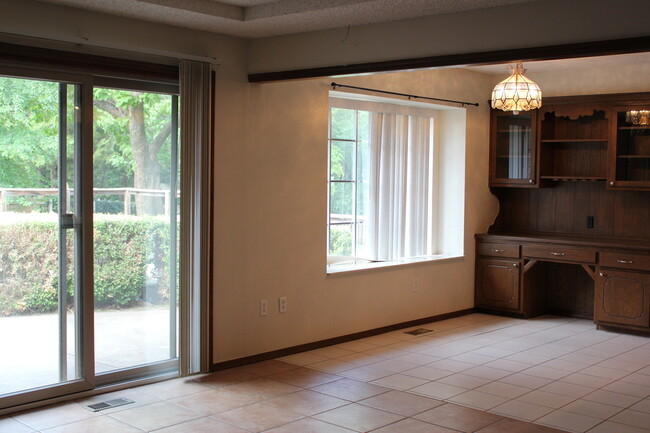 Building Photo - 517 Partridge Ln