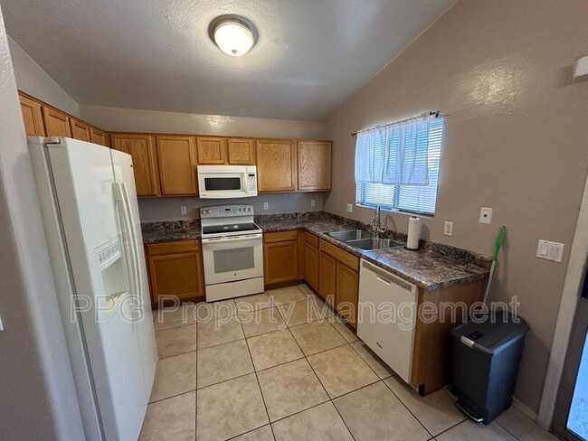 Foto del edificio - 16664 W Statler St