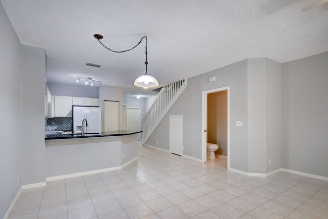 Building Photo - 6987 Oak Bridge Ln