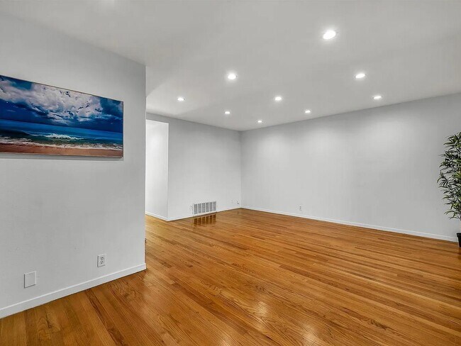 Foto del edificio - 246 Green Heath Pl