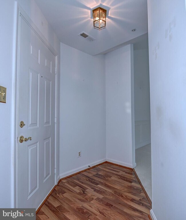 Building Photo - 1301K Sheridan Pl