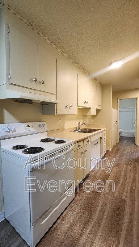 Building Photo - 508 1st Ave E