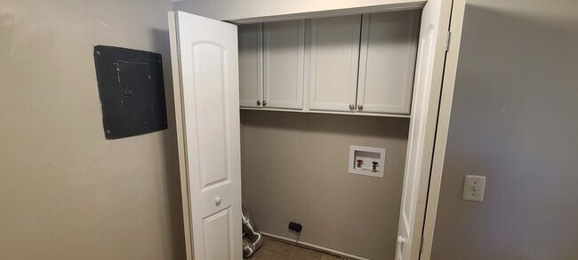 Building Photo - 710 Jefferson Dr