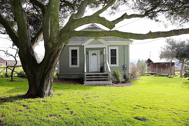 Building Photo - 121 McBrown Rd