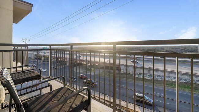 Foto del edificio - 3100 Scofield Ridge Pkwy