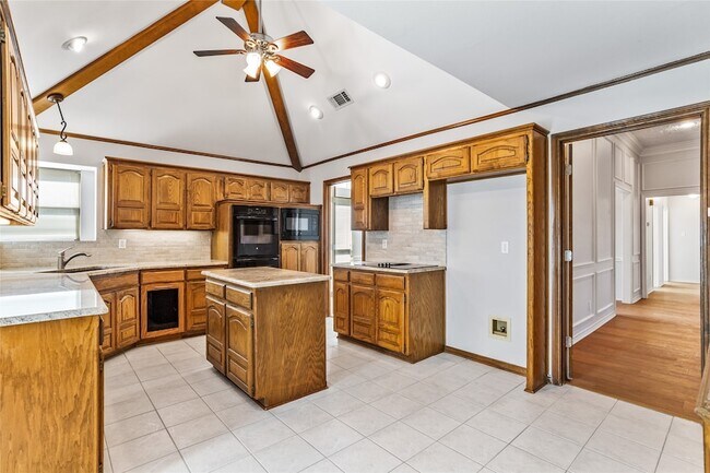 Foto del edificio - 2942 Woodland Hills Dr