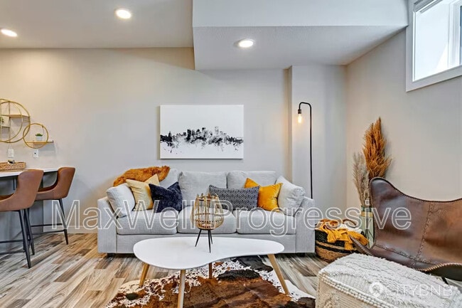 Building Photo - 10303-15103 158 St NW