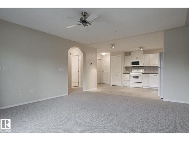 Building Photo - 261 Youville Dr E Northwest