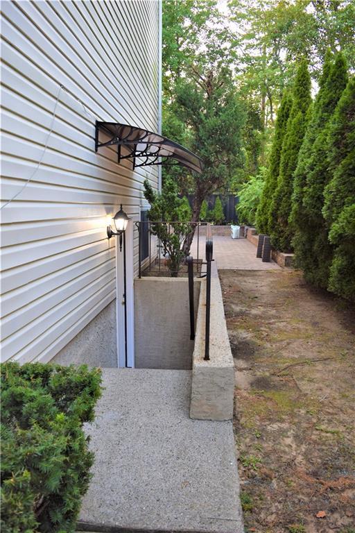 Building Photo - 42 Lerer Ln