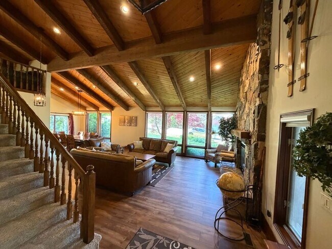 Foto del edificio - Beautiful Bountiful Home Near Temple & Mueller Park – Prime Location
