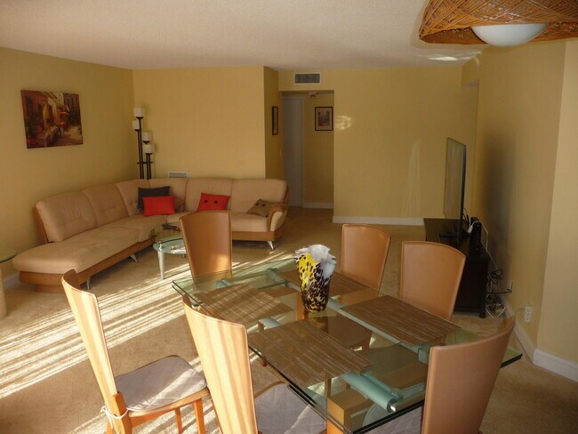 Building Photo - 5851 Camino del Sol
