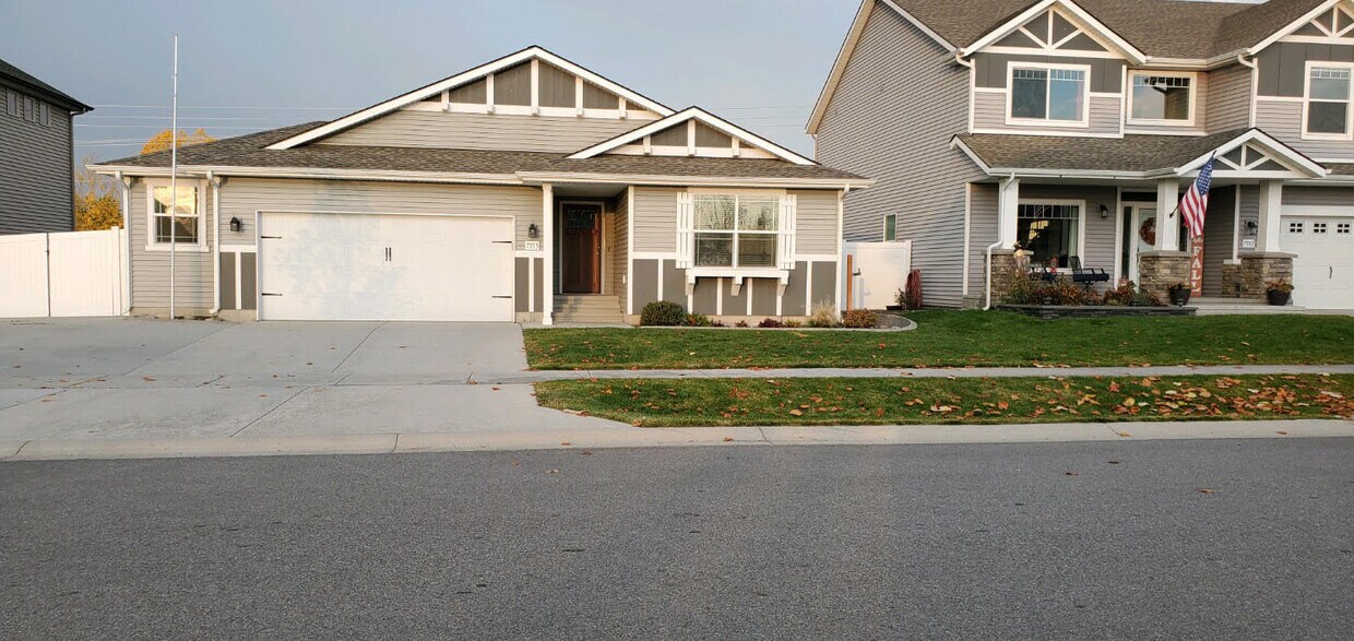 Primary Photo - 7333 N Fairborne Ln