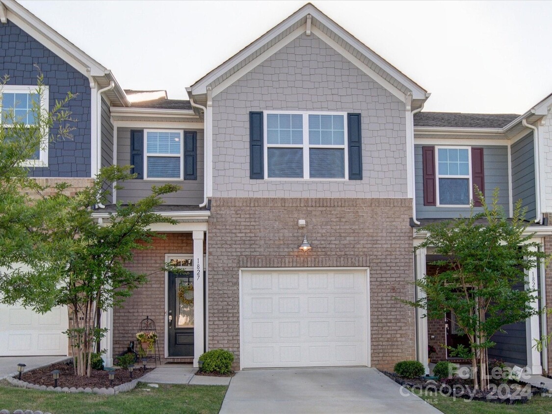1827 Grove Park Ln, Tega Cay, SC 29708 Townhome Rentals in Tega Cay