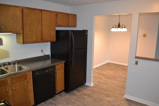 Foto del edificio - 7230 Creekview Dr