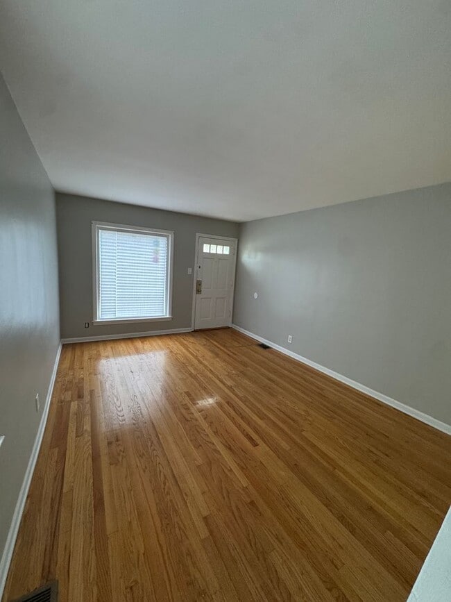 Building Photo - 3 Bedroom 2 Bathroom House in Calumet City !!!! A MUST SEE!