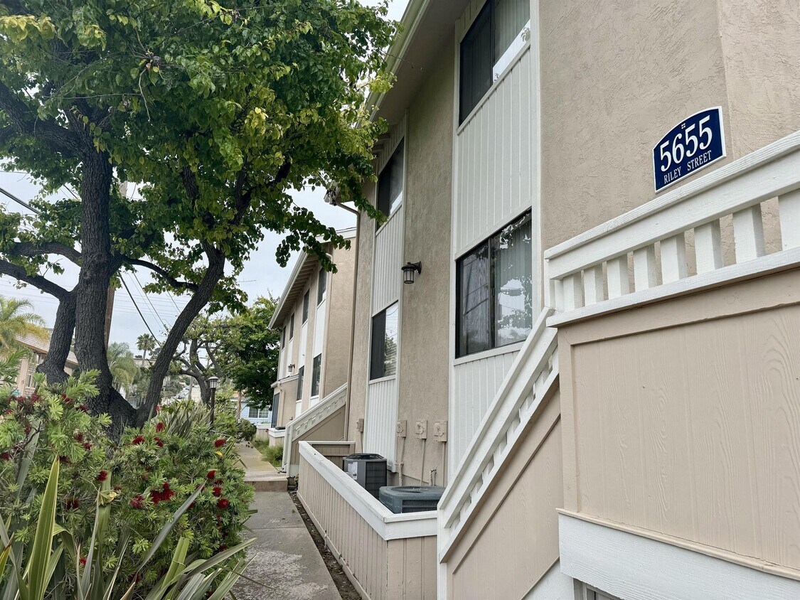 Foto principal - 5655 Riley St