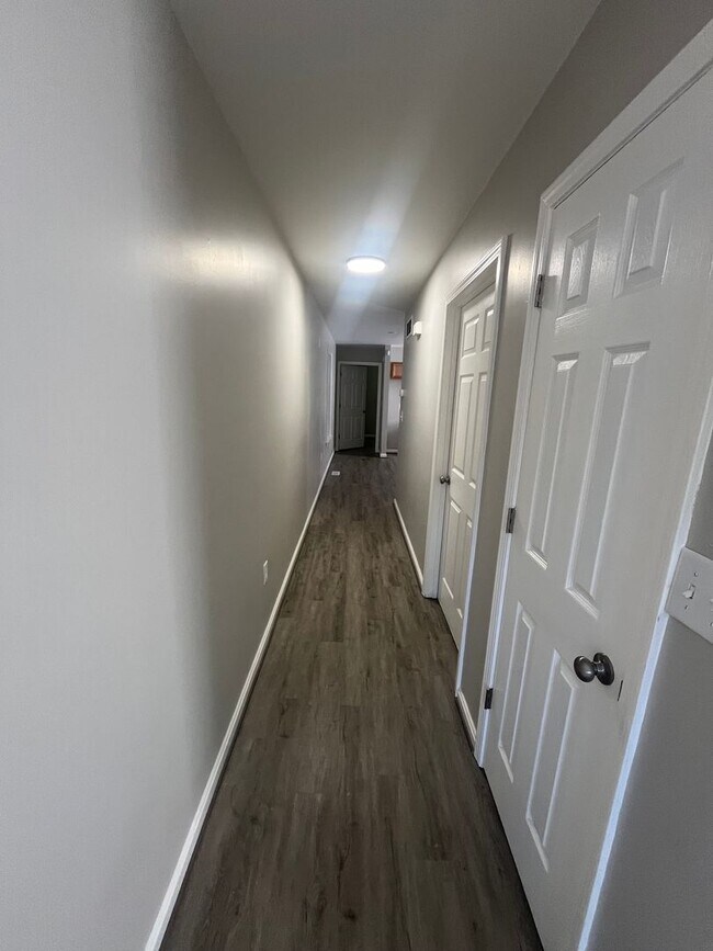 Foto del edificio - Gorgeous Fully Renovated 4 br/2 bath!