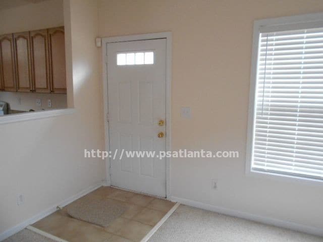 Building Photo - 2400 Suwanee Pointe Dr