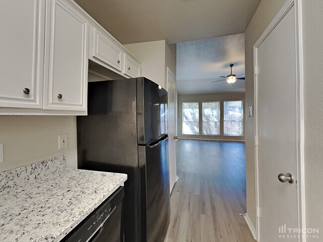 Foto del edificio - 1410 Misty Meadow Dr