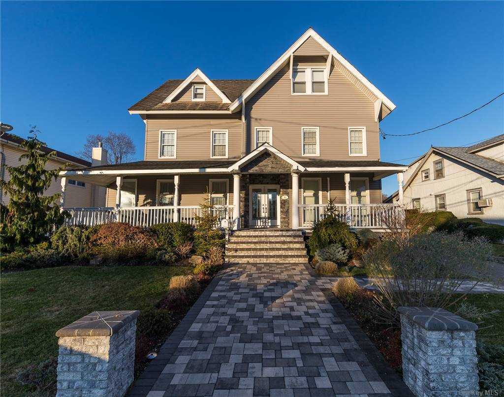 36 Althouse Ave, East Rockaway, NY 11518 Room for Rent in East