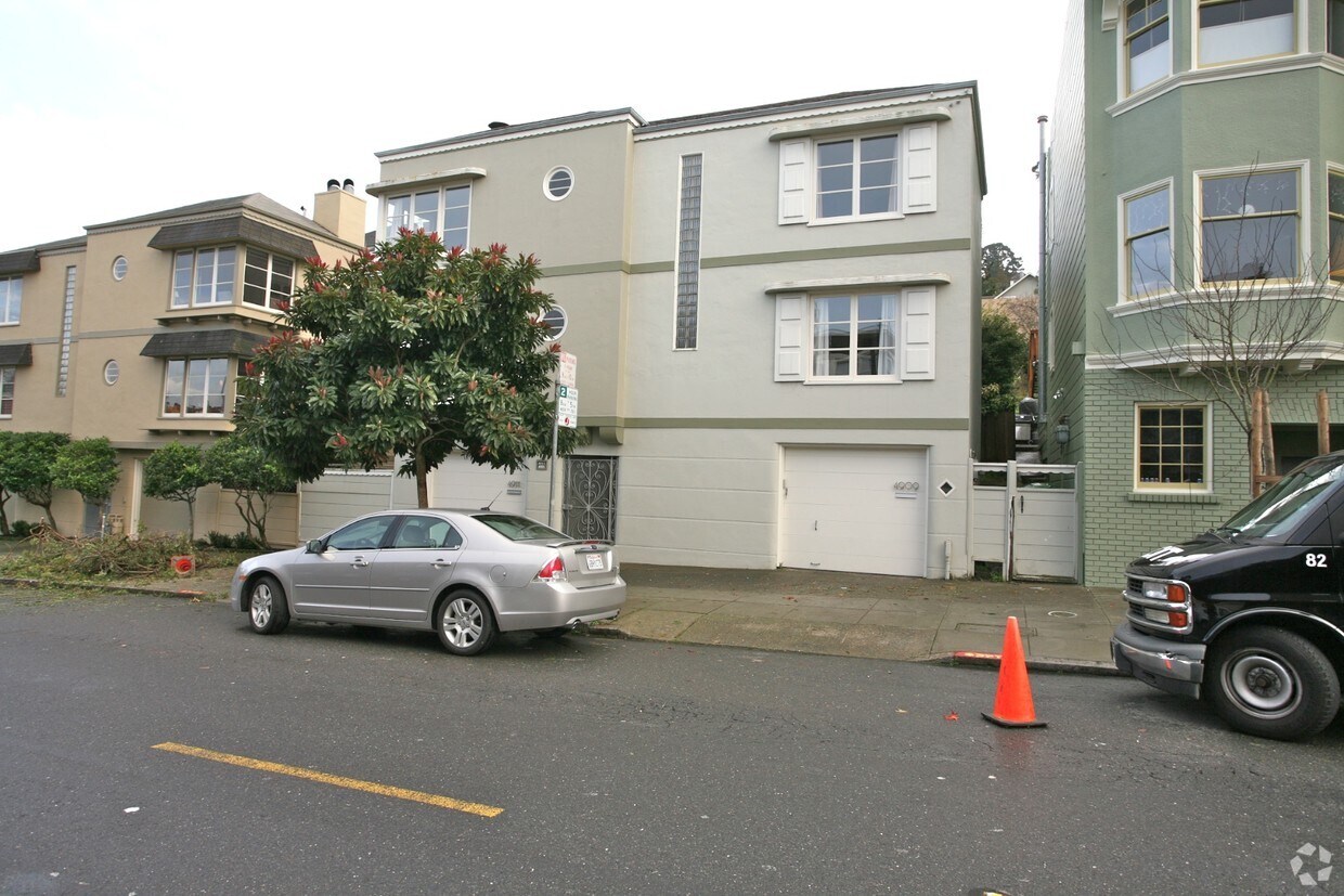 Primary Photo - 4909-4911 17th St