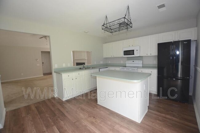Foto del edificio - 7434 Stone Mountain Ct