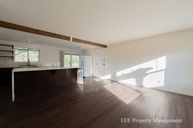 Foto del edificio - Cozy Redmond Rambler ready for move in NOW