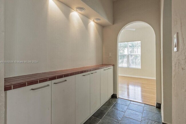 Building Photo - 32 Calabria Ave