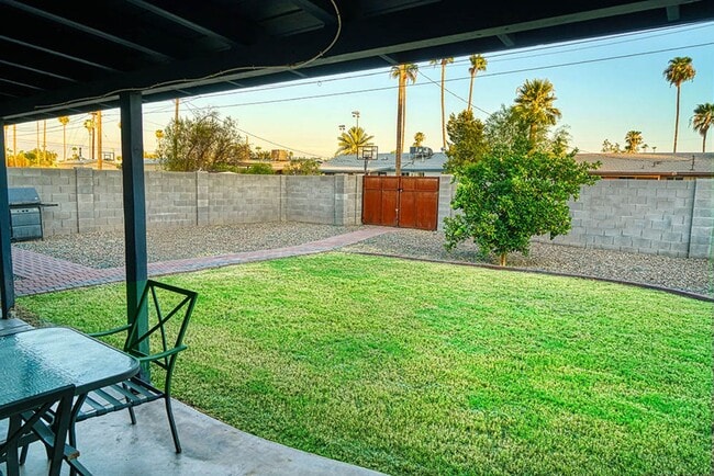 Building Photo - ASU Proximity Meets Comfort in This 4-Bedroom Tempe Home