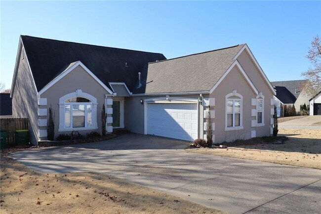 Building Photo - 505 Clearwood Ave