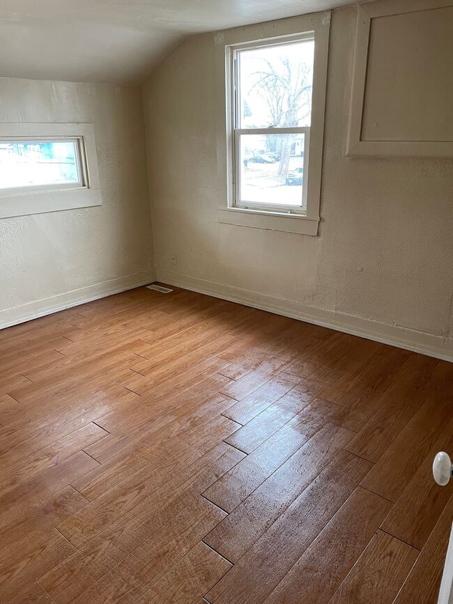 Building Photo - 3 bedroom house