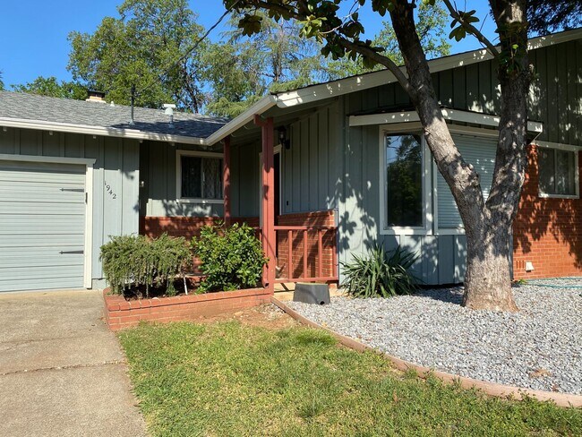 Foto del edificio - Your Next Chapter Starts Here - Convenient Redding Location!