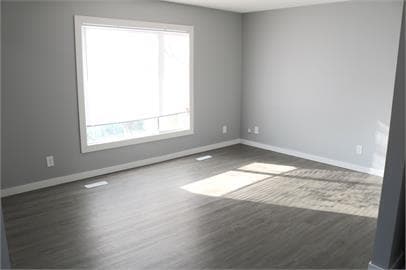 Building Photo - 541 Wascana St