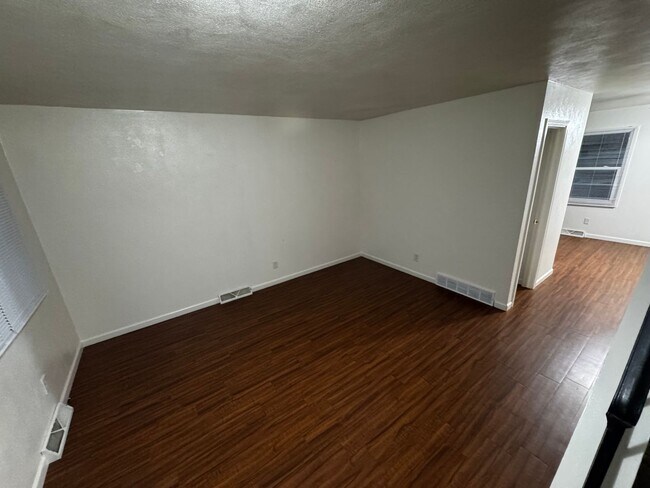 Foto del edificio - 725 W 61st St