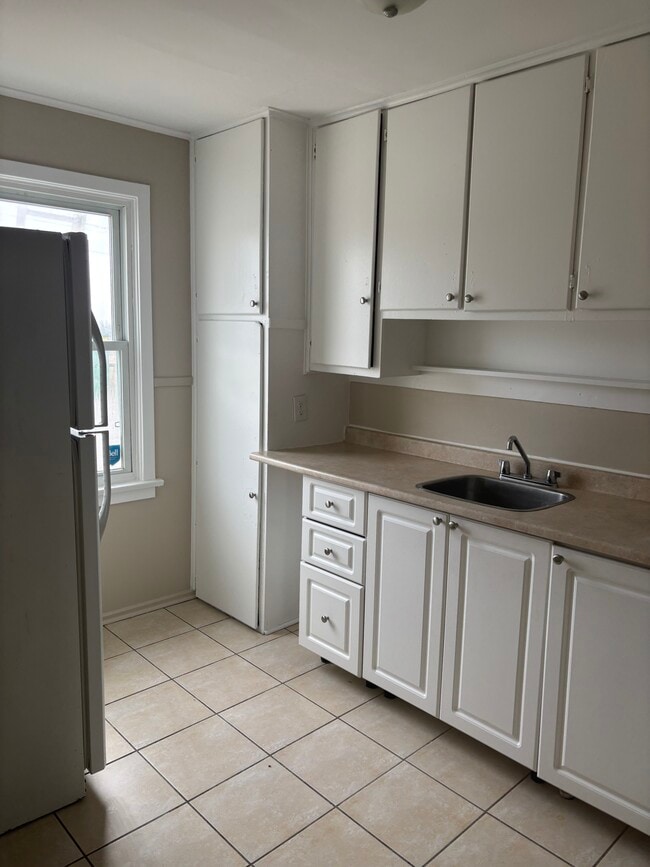Building Photo - Large 2 bedroom townhome for rent in Picton