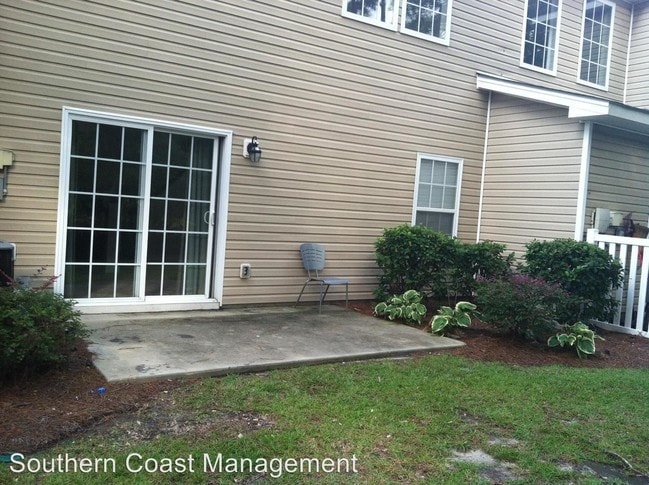 Building Photo - 1102 Fairway Ln