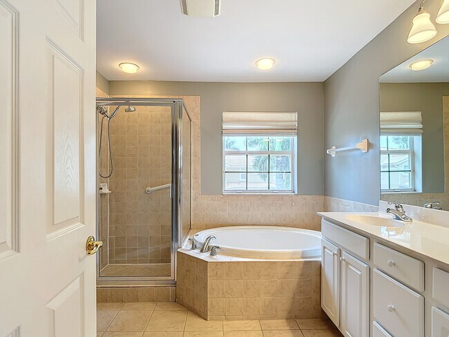 Foto del edificio - 9705 Heatherstone River Ct