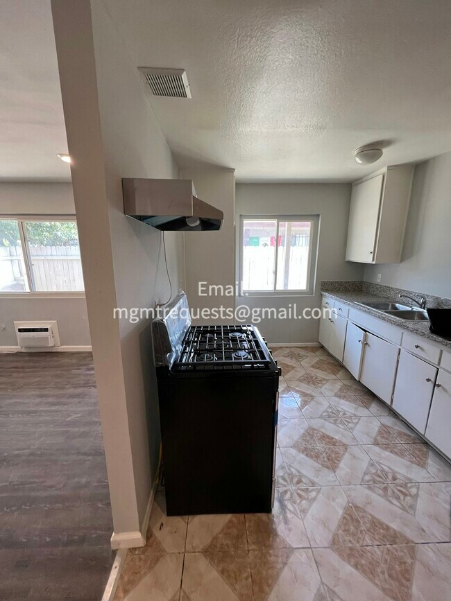 Photo - 539 W Shamrock St Apartment