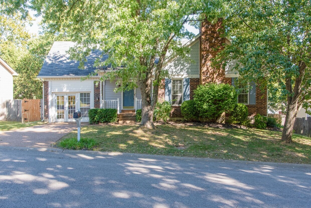 3 Bed 2 Bath w/bonus room and fence for $2... - 3 Bed 2 Bath w/bonus room and fence for $2...