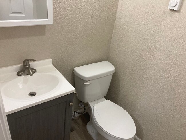 Building Photo - 1 Bed/1Bath Newly Remodeled Apartment Osag...