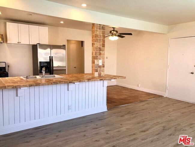 Foto del edificio - 1435 N Fairfax Ave