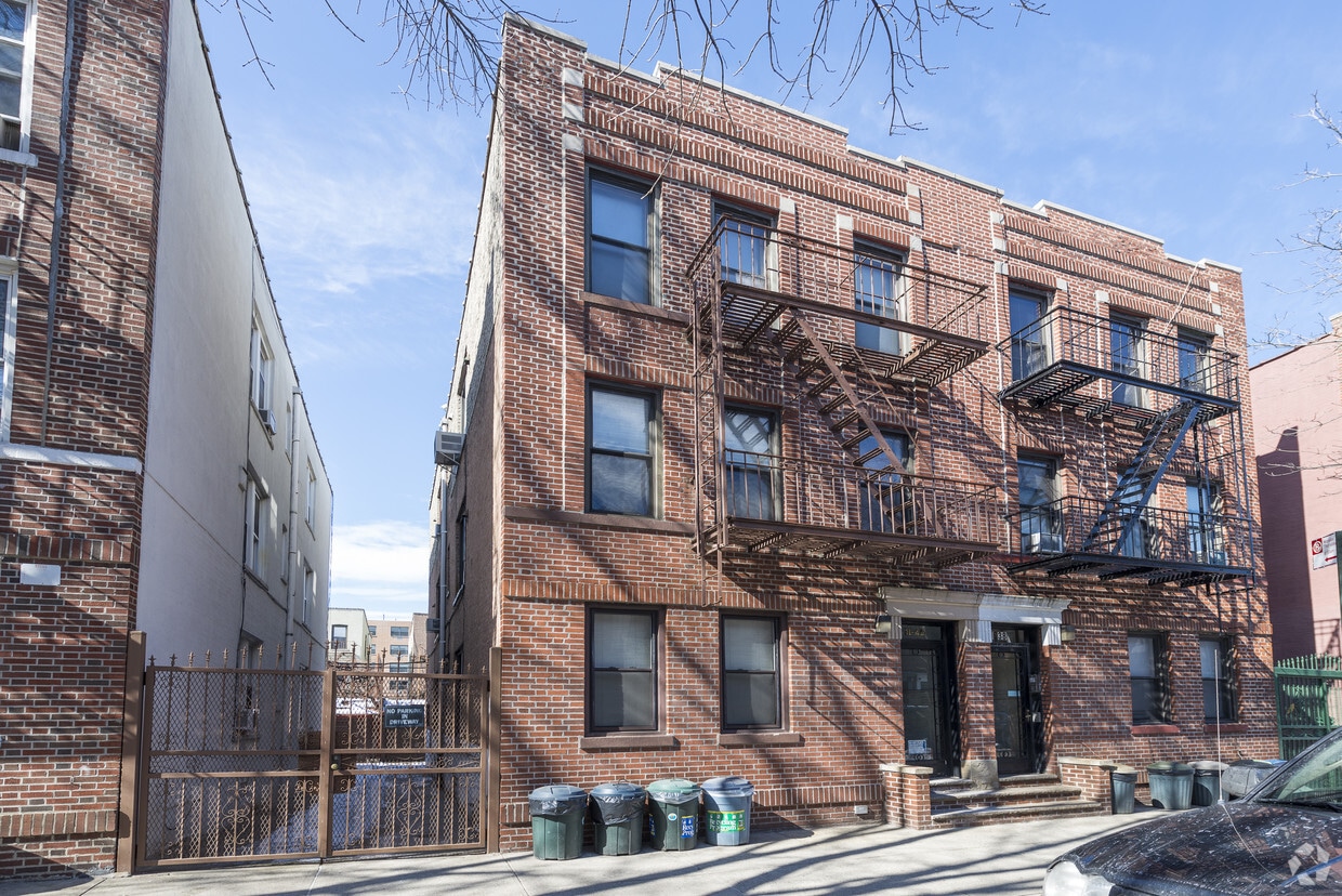 Primary Photo - 31-40 34th St