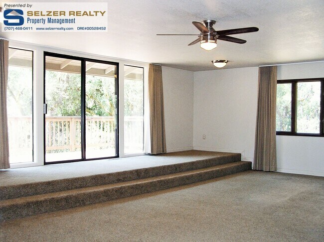 Foto del edificio - Roomy & fully equipped 4+ bd. home in Deerwood Estates!