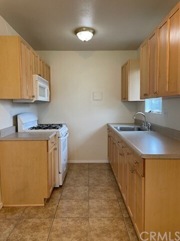 Building Photo - 35081 Avenue E
