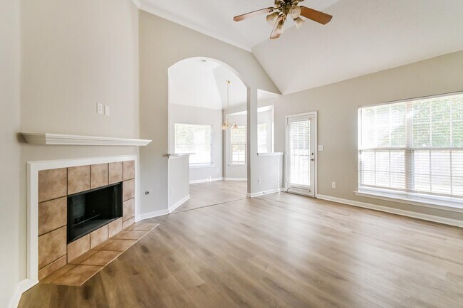 Foto del edificio - 7895 Pinefrost Ln