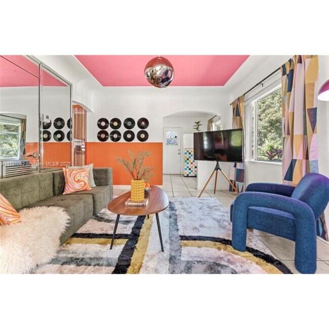 Foto del edificio - 260 NE 45th St