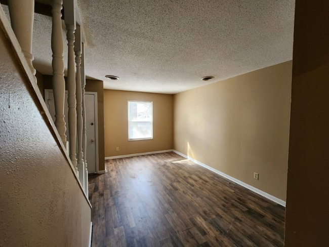 Building Photo - 828 Tanner St
