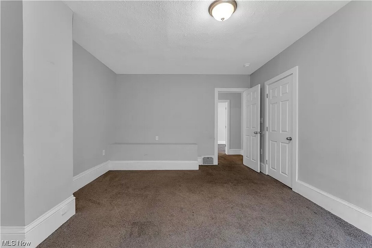 Primary Photo - "Charming 3 Bedroom Home with Inviting Bat...