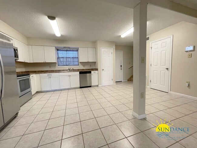 Building Photo - Great 3BR Townhome in Shalimar!