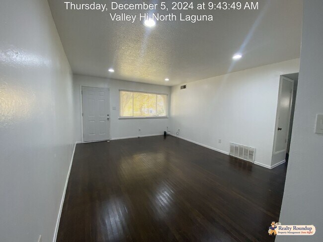 Building Photo - Single Story Home with Real Hardwood Floors